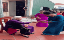 Cụ bà 90 tuổi cầm hộp vàng tặng 5 con dâu, 4 con gái: Thông báo khiến con cháu "ngã ngửa"