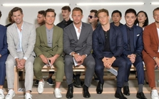 Từ tấm ảnh khiến fan cười bò của Hoắc Kiến Hoa ở show thời trang: Tư thế ngồi quyết định phong độ đàn ông ra sao?