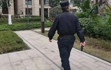 Phát hiện bảo vệ 30 tuổi lương thấp nhưng chi hơn 57 triệu đồng/tháng thuê tài xế riêng, cảnh sát vào cuộc điều tra ra sự thật bất ngờ