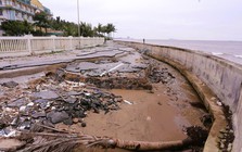 Sắp vào hè, bãi biển nổi tiếng ở Thanh Hóa vẫn ngổn ngang