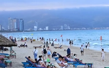 Dẹp vấn nạn lấn chiếm ở bãi biển đông khách Tây nhất Đà Nẵng