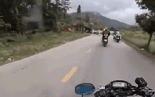 Cục CSGT nói gì trước thông tin "dùng ô tô công vụ chắn ngang đường để dừng xe vi phạm"?