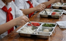 Hơn 2.900 trường học tại Hà Nội phải rà soát nhà cung cấp thực phẩm sau chấn động 300 tấn lợn bệnh len lỏi vào bếp ăn