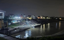 Trắng đêm tìm kiếm 3 mẹ con nghi gieo mình xuống sông Hồng ở Hưng Yên