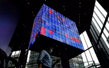 Diễn biến chứng khoán toàn cầu trước tin nóng hổi