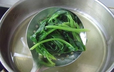 6 thực phẩm "phá thận" hơn bia rượu nhưng quen thuộc trên bàn ăn: 1 loại rau ai cũng tưởng tốt cũng không thoát "tội"