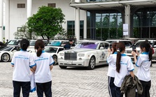 Sinh viên tại Hà Nội trầm trồ trước dàn Ferrari, Rolls-Royce và Range Rover của ông Đặng Lê Nguyên Vũ