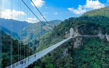Việt Nam sở hữu cây cầu kính dài nhất hành tinh, vượt Trung Quốc để lập kỷ lục toàn cầu