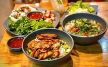 Đĩa cơm, tô phở, ly cà phê lên mức giá mới, gần 60% hàng quán thừa nhận tăng giá