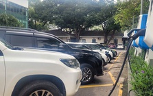 Nếu 100 ngàn xe ô tô cùng sạc một lúc sẽ tác động tới hệ thống điện thế nào?