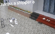 Giao hàng nhưng khách không có ở nhà, nam shipper bị chủ nhà cắt camera an ninh ra đăng khắp nơi