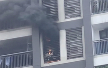 Cháy căn hộ tầng 10 tại chung cư cao 45 tầng ở TPHCM