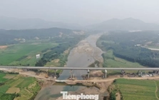 Hình ảnh cây cầu trên cao tốc Nội Bài - Lào Cai