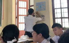 Lớp hỏng quạt giữa cái nắng 37 độ C, hành động của thầy giáo dạy Lý sau đó khiến trò phải cắt clip khoe ngay lên mạng