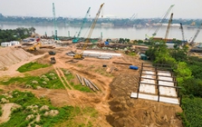 Đại công trường cầu Tứ Liên bắc qua sông Hồng sau gần 1 năm thi công