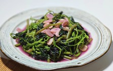 Không ngờ loại rau dân dã này lại là "bể canxi và sắt", chỉ thêm vài tép tỏi là thành cực phẩm đưa cơm