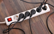 Cảnh báo đặc biệt đến các gia đình đang dùng ổ cắm điện nối dài