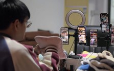 Phát hiện người phụ nữ liên tục chuyển khoản 3 tỷ đồng mua 900 đơn hàng online, cảnh sát sử dụng biện pháp nghiệp vụ điều tra