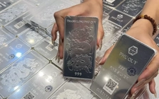 Giá bạc tăng mạnh hơn vàng