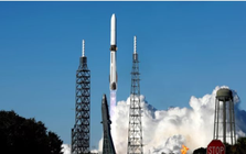 “Rùa” và “Thỏ” trong cuộc đua không gian vũ trụ: Thương vụ 11 tỷ USD đằng sau bức ảnh đầy ẩn ý của Jeff Bezos