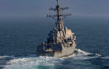 Đang âm thầm rời Iran, 2 tàu chở dầu bất ngờ bị tàu khu trục Mỹ chặn bắt, lập tức phải quay đầu