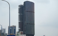 Tòa nhà "tai tiếng" trên đất vàng TPHCM: Số phận lao đao, trở thành khoản nợ xấu BĐS lớn bậc nhất, đến lớp vỏ rực rỡ mỗi đêm dù bên trong vẫn là khối bê tông khổng lồ