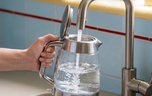 Nghiên cứu 64 năm bác bỏ tin đồn về nước máy chứa fluor