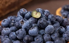 Người phụ nữ 61 tuổi kiên trì ăn việt quất mỗi sáng suốt 4 năm, kết quả khám khiến bác sĩ gật gù: “Cách này rất ổn”