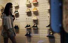 Startup giầy vừa phá sản bất ngờ 'quay xe' làm AI dù không hiểu gì về công nghệ, cổ phiếu tăng 600% từ đáy