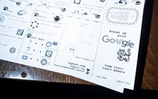 Khi công nghệ trở nên “toxic”: Tại sao hàng ngàn người đang học cách rời khỏi sự kiểm soát của Google và Apple?