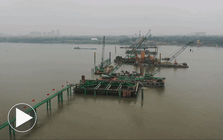 Khung cảnh 'khó tin' tại công trường siêu cầu 16.000 tỷ đồng bắc qua  dòng sông biểu tượng của Thủ đô