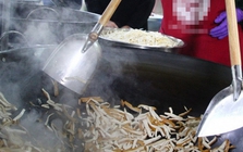 Vợ chồng chủ cửa hàng buffet cùng mắc ung thư phổi vì 3 thói quen nấu nướng suốt 20 năm, nhiều người Việt mắc sai lầm tương tự