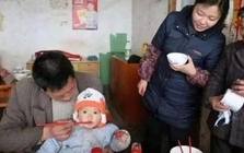 Bé 5 tháng tuổi suy gan sau bữa tiệc gia đình: Bác sĩ lo ngại vì "tình thương thiếu hiểu biết" của ông nội