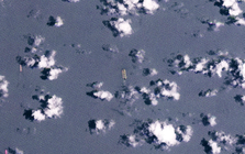 Ít nhất 62 triệu thùng dầu Iran đã được ‘sang tay’ tại vùng biển cách Hormuz hàng ngàn dặm, sau đó tiến thẳng tới Trung Quốc