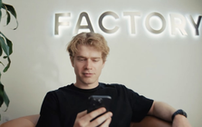 Bỏ học trường danh giá tại Mỹ vì lời thách của nhà đầu tư, người đàn ông này đang xây dựng một ‘đế chế’ tỷ USD, cạnh tranh trực tiếp với Open AI