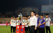 U15 Hà Nội lần đầu vô địch U15 quốc gia, được chủ tịch Hà Nội FC Đỗ Vinh Quang vinh danh trên sân Hàng Đẫy