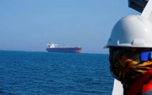 Iran nổ súng vào tàu chở dầu, Lãnh tụ Tối cao ra tuyên bố mới