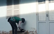 Shipper giao đơn nhưng vào nhà không thấy ai, chủ về lấy camera an ninh đăng lên mạng