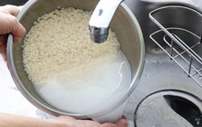 Cần vo gạo trước khi nấu cơm không? Chuyên gia "chia sẻ" 4 sai lầm tai hại, gây ung thư nhưng nhiều người làm mỗi ngày