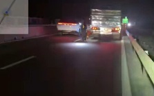 Đỗ xe trên đường cao tốc không đặt cảnh báo, tài xế bị phạt 13 triệu đồng