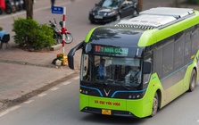 Thêm nhiều xe buýt điện lăn bánh trên đường phố Hà Nội, gồm những tuyến nào?