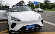 Hơn 100 taxi tự lái đột ngột dừng lại giữa đường phố Trung Quốc, hành khách hoang mang buộc phải kích hoạt SOS tìm đường thoát