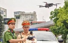 Hà Nội: CSGT dùng flycam kết hợp camera AI xử lý xe dừng đỗ sai quy định
