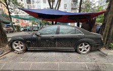 Ô tô Mercedes S63 bị bỏ quên 10 năm trên vỉa hè Hà Nội là tang vật vụ án