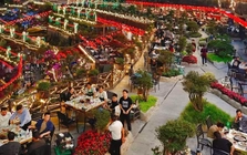 'Đột nhập' nhà hàng lẩu lớn nhất thế giới