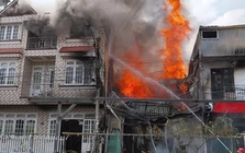 Vụ cháy ở Đà Lạt: Một chiến sĩ rơi từ tầng 2 xuống, chấn thương nặng