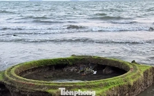 Xác xe tăng bất ngờ trồi lên ở biển Quy Nhơn