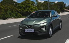 Tỷ phú Phạm Nhật Vượng đón tin vui bất ngờ: Doanh số xe điện tăng vọt 250%, đứng top ở 1 quốc gia Đông Nam Á