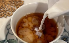 Người đàn ông 24 tuổi đột nhiên mù lòa, bác sĩ chỉ đích danh "thủ phạm" là loại nước hiếm người trẻ nào không mê