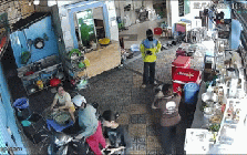 Shipper ngã xe, làm hỏng đơn trà sữa và bánh tráng: Chủ quán lên tiếng sau đoạn clip "gây bão"